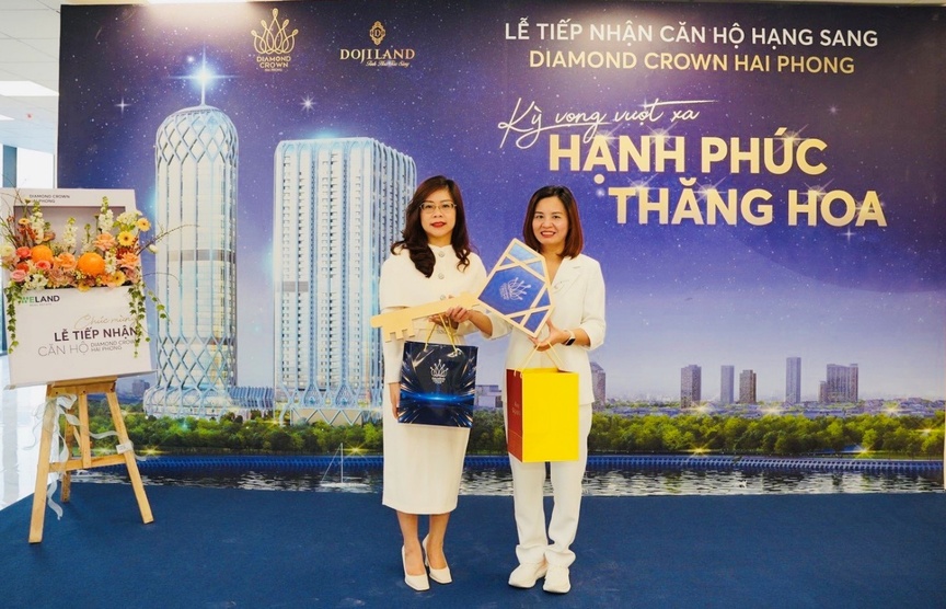 Những khách hàng đầu tiên tiếp nhận căn hộ hạng sang Diamond Crown Hai Phong- Ảnh 1.