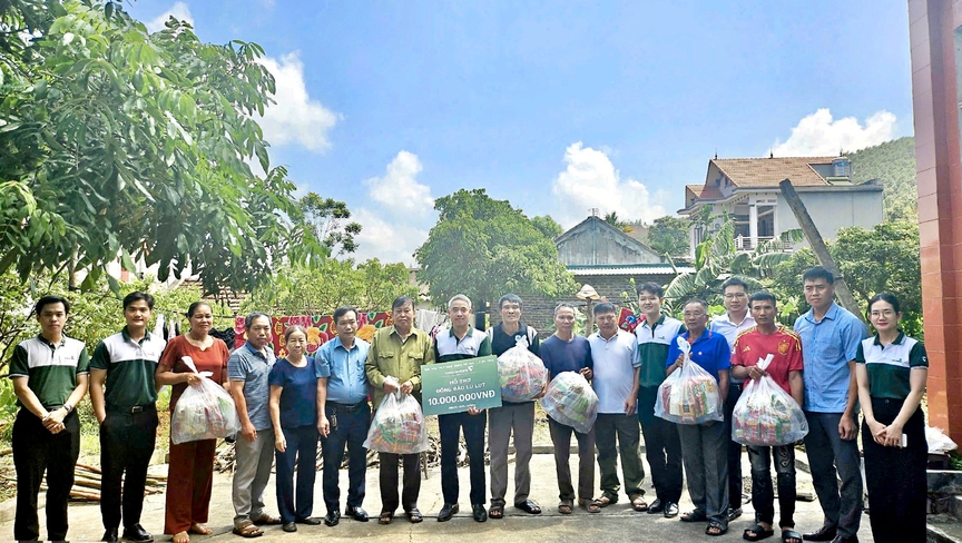 Vietcombank triển khai chính sách giảm lãi suất cho vay để hỗ trợ cá nhân, doanh nghiệp tại các địa phương bị ảnh hưởng bởi cơn bão số 3 - Yagi- Ảnh 2.