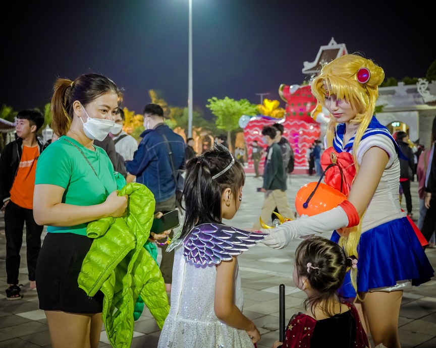 Khám phá bữa tiệc cosplay độc nhất vô nhị tại Da Nang Downtown dịp Halloween - Ảnh 1.