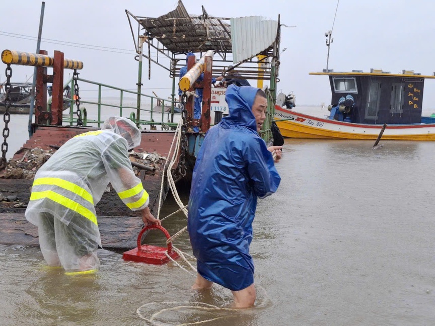 Thừa Thiên Huế: Khẩn trương khắc phục, sửa chữa cơ sở hạ tầng sau bão số 6- Ảnh 3.