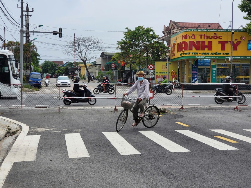 Thừa Thiên Huế: "Trớ trêu" nhiều tuyến đường làm xong nhưng không thể lưu thông- Ảnh 3.