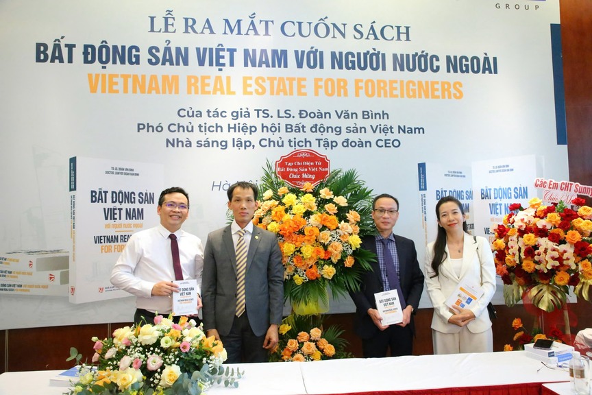 Dr. Lawyer Doan Van Binh introduces the book "Vietnam Real Estate For Foreigners"- Ảnh 3.