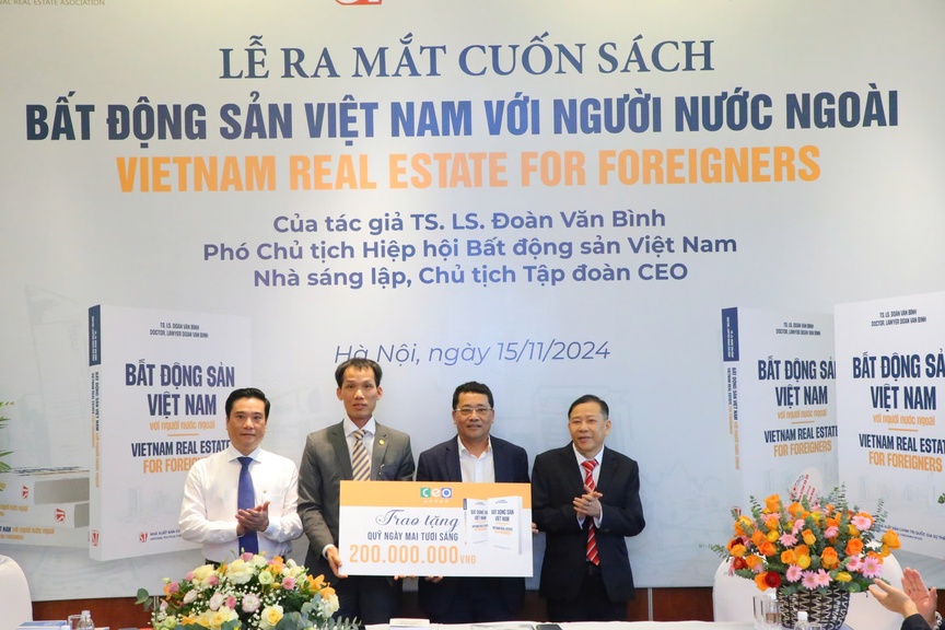 Dr. Lawyer Doan Van Binh introduces the book "Vietnam Real Estate For Foreigners"- Ảnh 5.