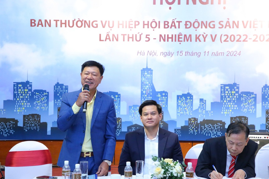 Ông Trương Anh Tuấn, Phó Chủ tịch Hiệp hội, Chủ tịch Tập đoàn Hoàng Quân nêu ý kiến tại Hội nghị (Ảnh: Tùng Dương)