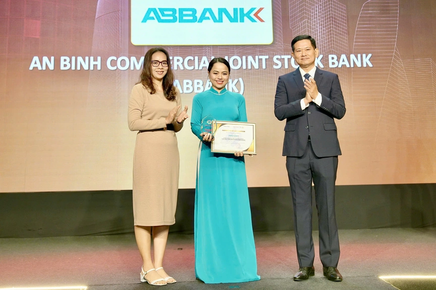 ABBANK được vinh danh "doanh nghiệp vì cộng đồng"- Ảnh 1.