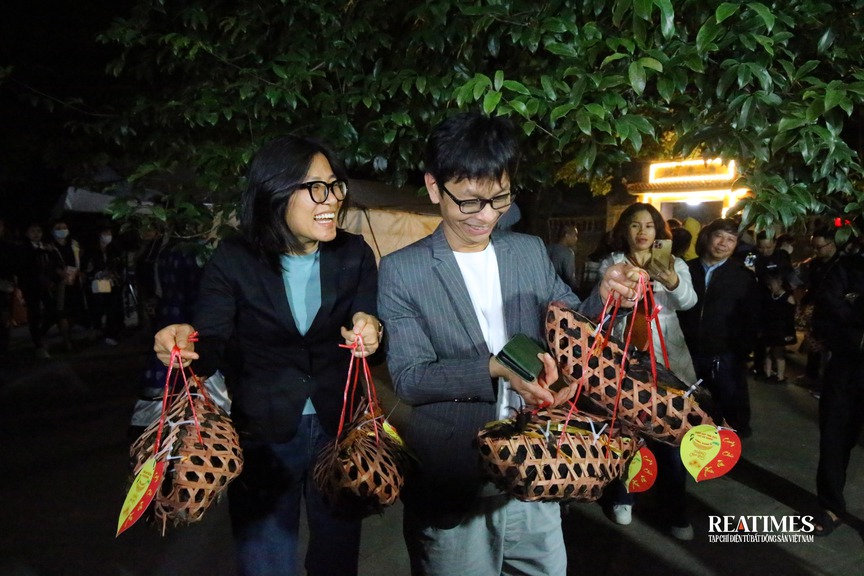 Độc đáo phiên chợ âm dương mua bán trong bóng tối ở Bắc Ninh- Ảnh 16.