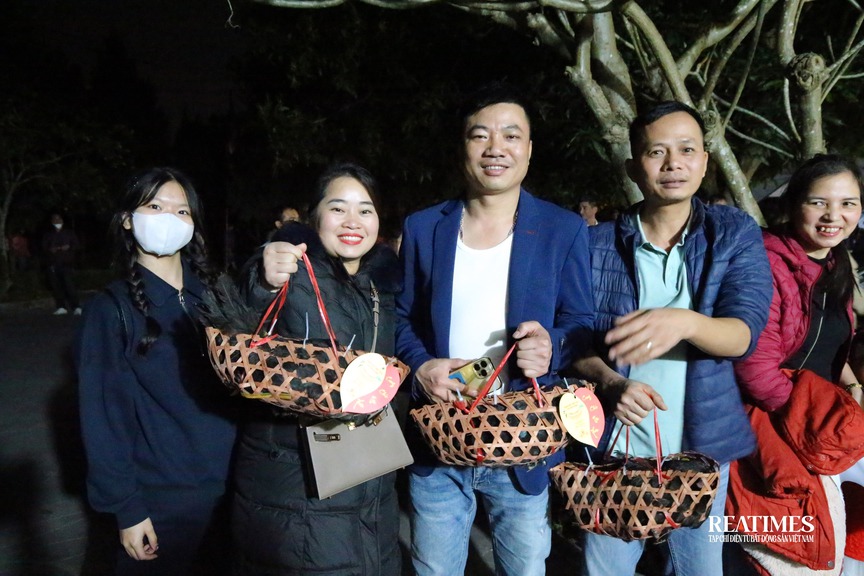 Độc đáo phiên chợ âm dương mua bán trong bóng tối ở Bắc Ninh- Ảnh 20.
