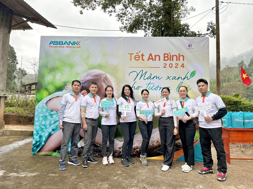 Tết An Bình 2024: ABBANK gây quỹ tài trợ 50.000 cây gỗ lớn cho người dân Quảng Bình- Ảnh 18.