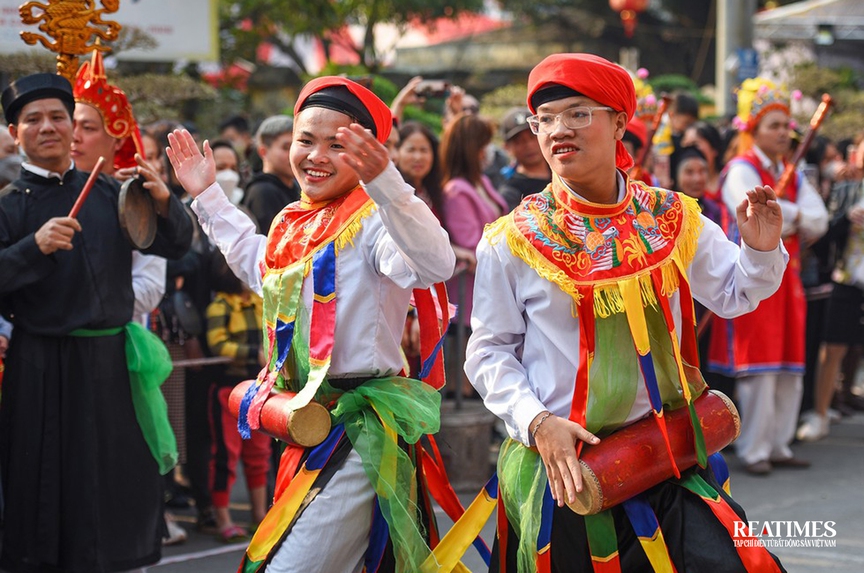 Độc đáo điệu múa "con đĩ đánh bồng" ở làng Triều Khúc, Hà Nội- Ảnh 1.