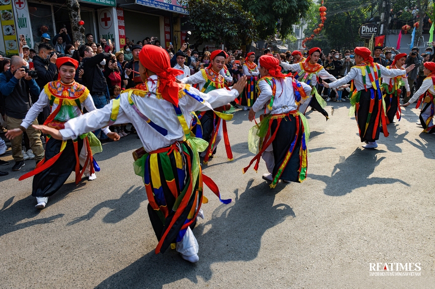 Độc đáo điệu múa "con đĩ đánh bồng" ở làng Triều Khúc, Hà Nội- Ảnh 20.