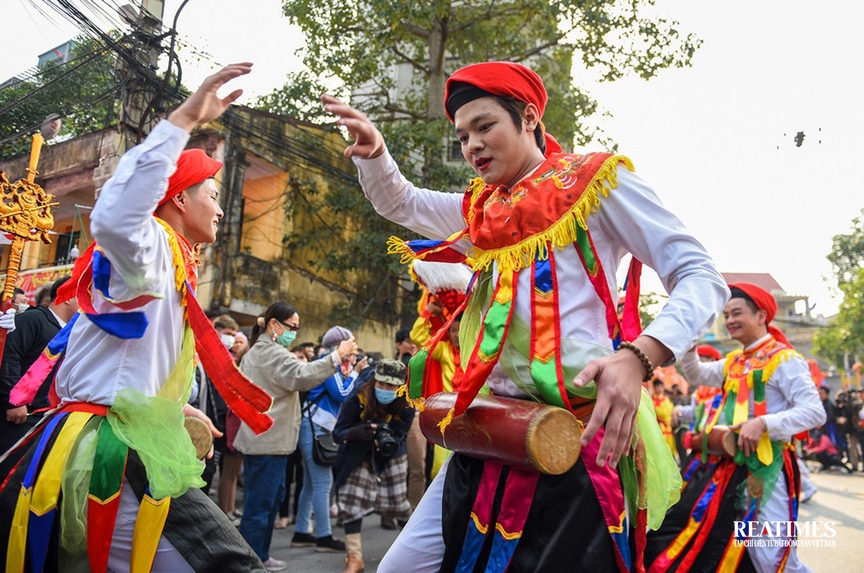 Độc đáo điệu múa "con đĩ đánh bồng" ở làng Triều Khúc, Hà Nội- Ảnh 8.
