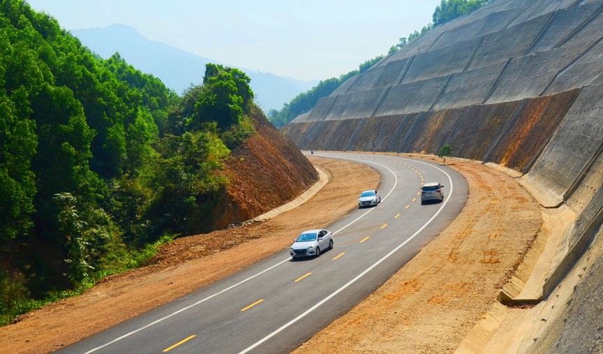 Thừa Thiên Huế: Đầu tư tuyến giao thông cửa ngõ vào huyện Nam Đông gần 80 tỷ đồng- Ảnh 1.