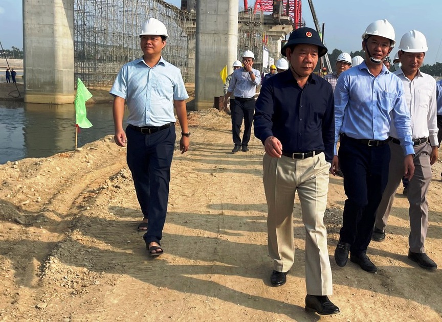 Quảng Ngãi: Chủ tịch tỉnh thúc tiến độ cầu Trà Khúc 3 và Đường ven biển Dung Quất - Sa Huỳnh- Ảnh 2.