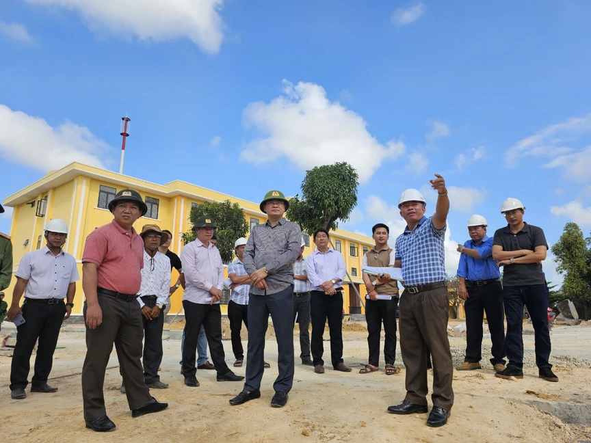 Giám đốc Công an tỉnh Thừa Thiên Huế kiểm tra tiến độ các công trình xây dựng trụ sở đơn vị- Ảnh 1.