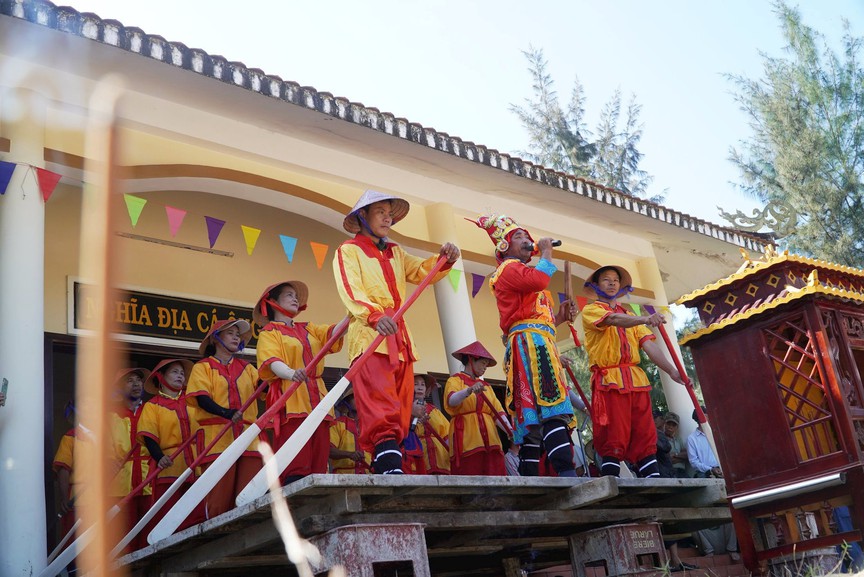 Người dân vùng biển Đà Nẵng, Quảng Nam tổ chức lễ hội cầu ngư mong vụ mùa bội thu- Ảnh 10.