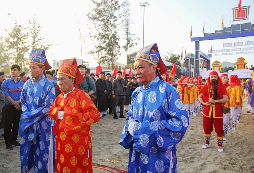 Người dân vùng biển Đà Nẵng, Quảng Nam tổ chức lễ hội cầu ngư mong vụ mùa bội thu- Ảnh 3.
