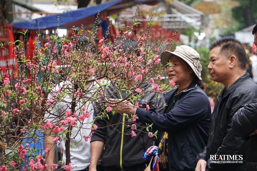Chợ hoa Hàng Lược - khơi gợi Tết Hà Nội trong ký ức- Ảnh 18.