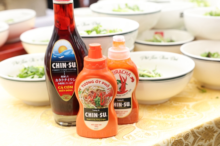 Khách tham gia Festival Phở 2024 xuýt xoa với tương ớt CHIN-SU Sriracha- Ảnh 2.