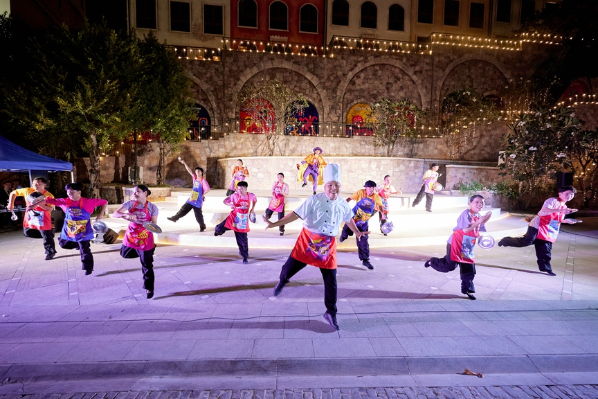 Chợ đêm Vui Phết, Phú Quốc ra mắt show đường phố “Tinh Tươm”- Ảnh 3.