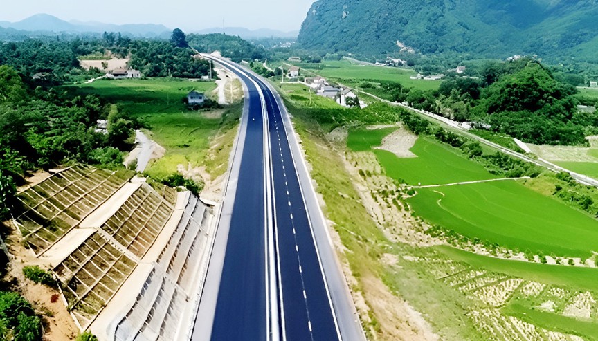 Cao tốc Hòa Bình - Mộc Châu sẽ được khởi công trong quý II/2024.
