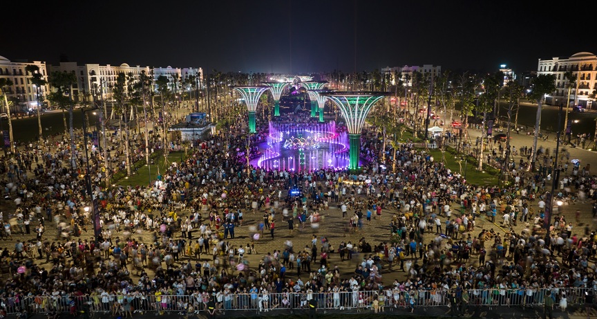 Quảng trường biển Sầm Sơn sẽ rực rỡ pháo hoa trong đêm khai mạc Lễ hội du lịch biển cuối tuần này- Ảnh 2.