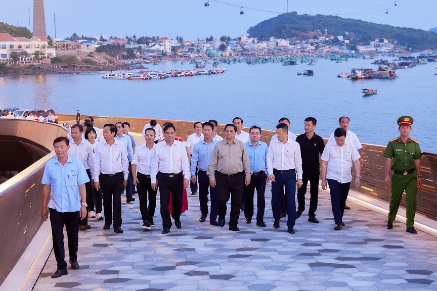 Thủ tướng Phạm Minh Chính khảo sát các dự án tại Thị trấn Hoàng Hôn, Phú Quốc- Ảnh 5.