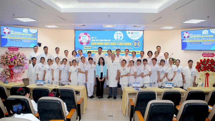 Bệnh viện Trung ương Huế tổ chức tọa đàm chào mừng Ngày Quốc tế Điều dưỡng- Ảnh 4.
