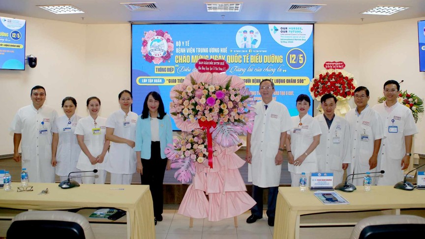 Bệnh viện Trung ương Huế tổ chức tọa đàm chào mừng Ngày Quốc tế Điều dưỡng- Ảnh 3.