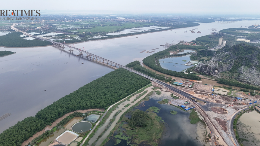 Gấp rút hoàn thiện cây cầu hơn 2.000 tỷ đồng kết nối Quảng Ninh - Hải Phòng- Ảnh 1.