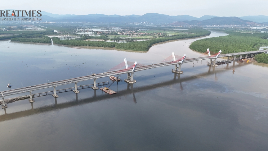 Gấp rút hoàn thiện cây cầu hơn 2.000 tỷ đồng kết nối Quảng Ninh - Hải Phòng- Ảnh 2.
