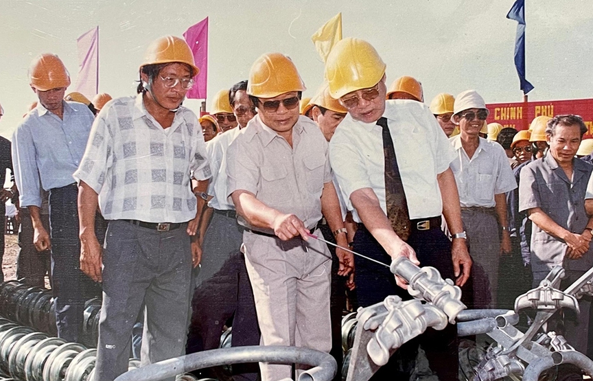 Kỷ niệm 30 năm hoàn thành đường dây 500kV Bắc - Nam mạch 1 (27/5/1994-27/5/2024): Viết tiếp bản hùng ca cách mạng tiến công thời kỳ đổi mới trên công trình đường dây 500 kV mạch 3 Quảng Trạch -  Phố Nối- Ảnh 1.