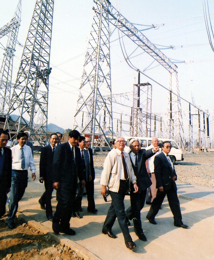 Kỷ niệm 30 năm hoàn thành đường dây 500kV Bắc - Nam mạch 1 (27/5/1994-27/5/2024): Viết tiếp bản hùng ca cách mạng tiến công thời kỳ đổi mới trên công trình đường dây 500 kV mạch 3 Quảng Trạch -  Phố Nối- Ảnh 2.