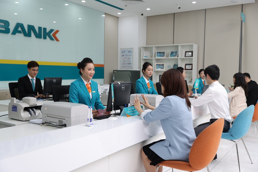 Quý I/2024: ABBANK tăng trưởng số lượng giao dịch trên kênh ngân hàng số, đẩy mạnh các chương trình ưu đãi khách hàng cá nhân và doanh nghiệp SME- Ảnh 2.