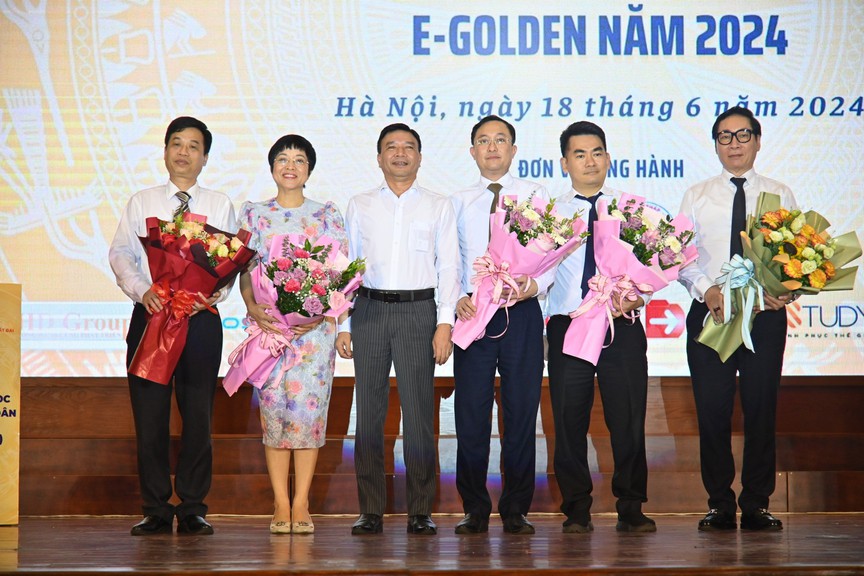 Sinh viên trường Đại học Luật Hà Nội giành ngôi vị quán quân Cuộc thi tìm hiểu pháp luật về đất đai E - Golden- Ảnh 1.