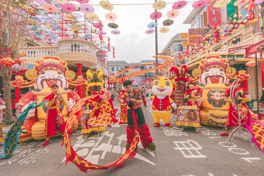 Không khí sôi động tại phố thương mại Little Hong Kong khiến nhiều du khách mê mẩn