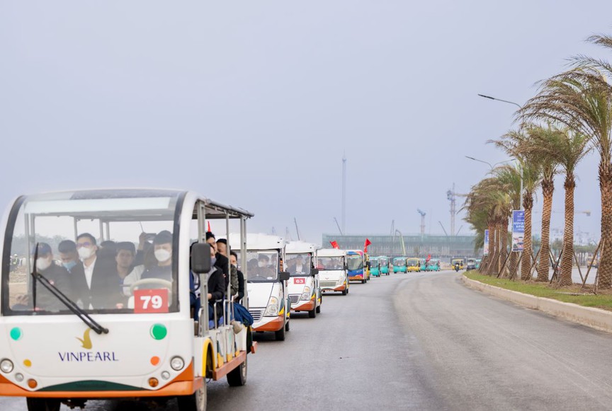 Tới ngày 6/5, 18.000 khách hàng đã đăng ký tham quan trực tiếp Vinhomes Royal Island