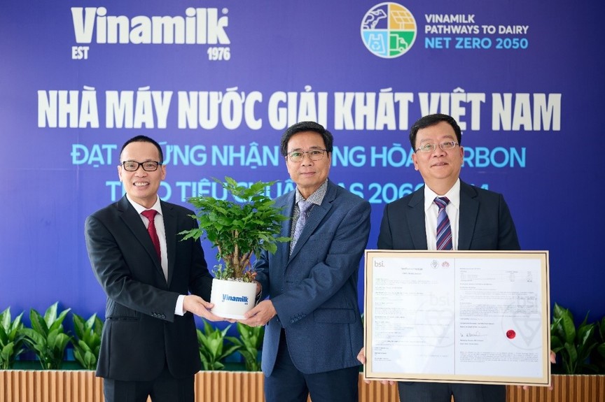 Vinamilk có thêm 1 nhà máy đạt chứng nhận trung hoa carbon, đẩy manh "xanh hóa" sản xuất- Ảnh 3.