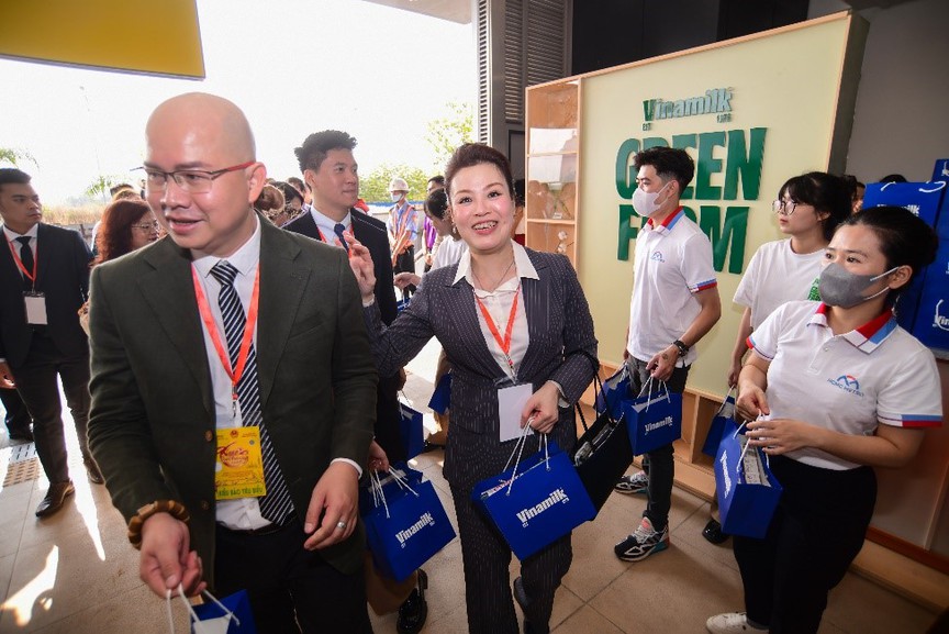 Hàng nghìn sản phẩm Vinamilk "theo chân" kiều bào trả nghiệm tuyến metro Bến Thành - Suối Tiên- Ảnh 2.