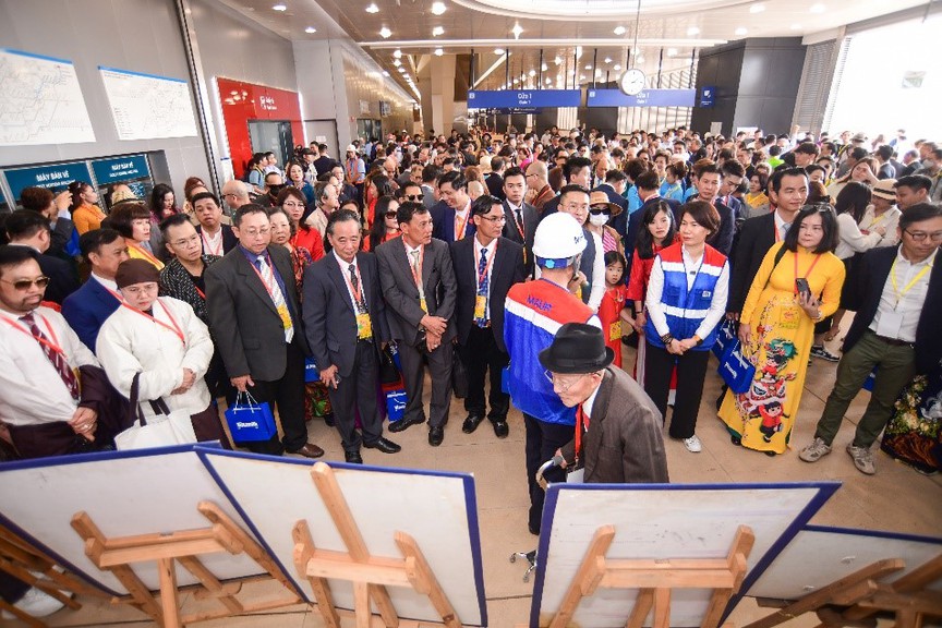 Hàng nghìn sản phẩm Vinamilk "theo chân" kiều bào trả nghiệm tuyến metro Bến Thành - Suối Tiên- Ảnh 4.