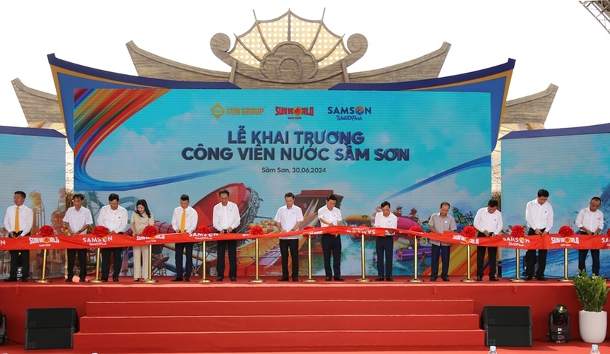 Thanh Hóa: Hàng nghìn người trải nghiệm đường trượt cảm giác mạnh lần đầu tiên xuất hiện tại châu Á- Ảnh 1.