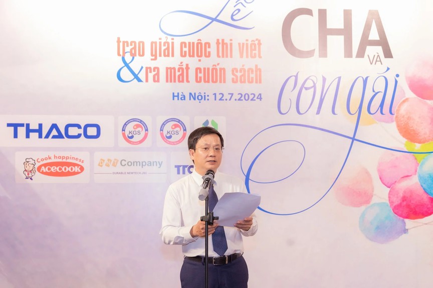 Trao giải cuộc thi viết "Cha và con gái": Tôn vinh giá trị nhân văn và tình cảm gia đình- Ảnh 1.