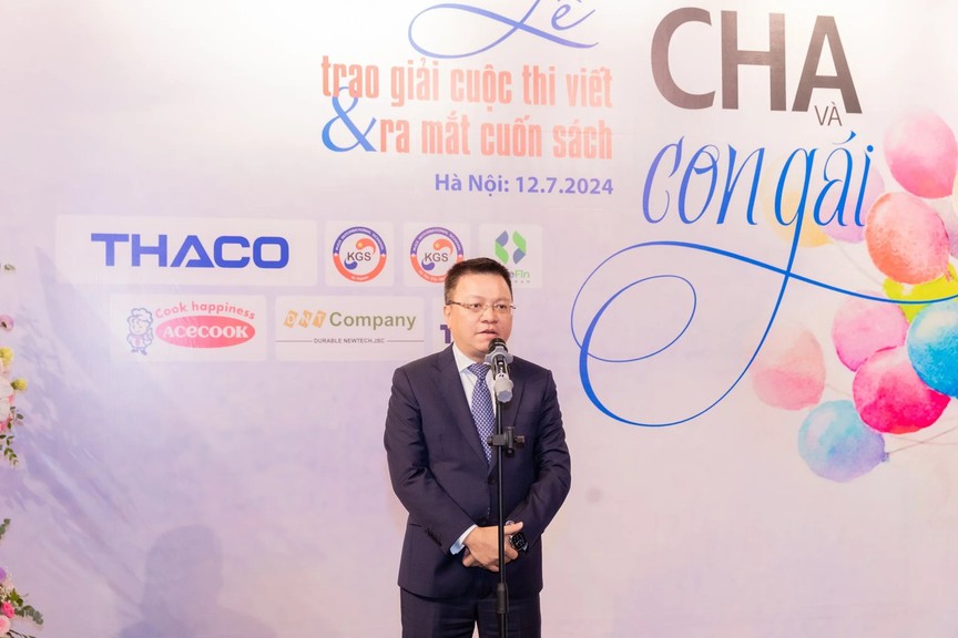 Trao giải cuộc thi viết "Cha và con gái": Tôn vinh giá trị nhân văn và tình cảm gia đình- Ảnh 2.