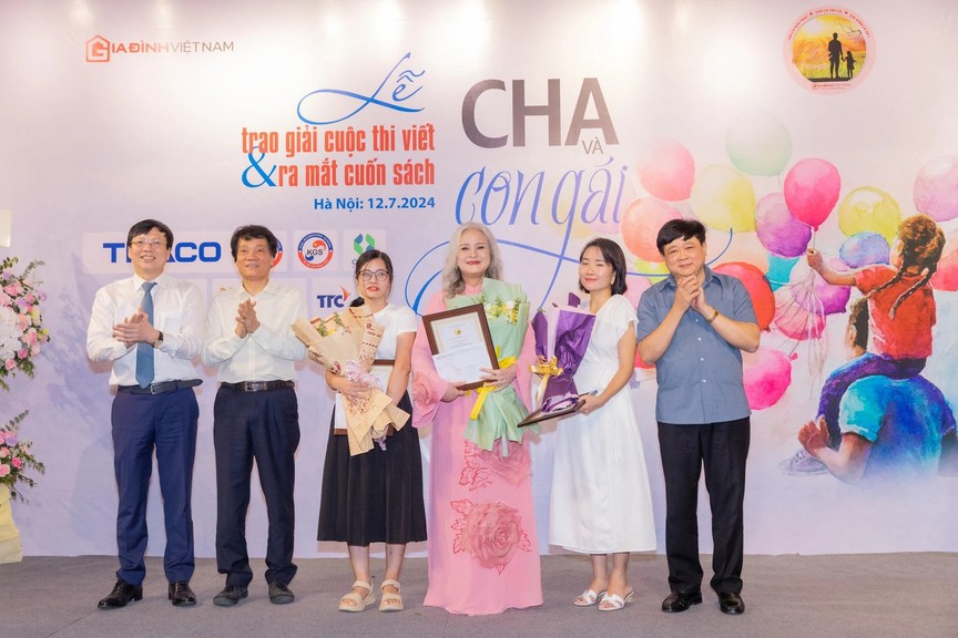 Trao giải cuộc thi viết "Cha và con gái": Tôn vinh giá trị nhân văn và tình cảm gia đình- Ảnh 5.