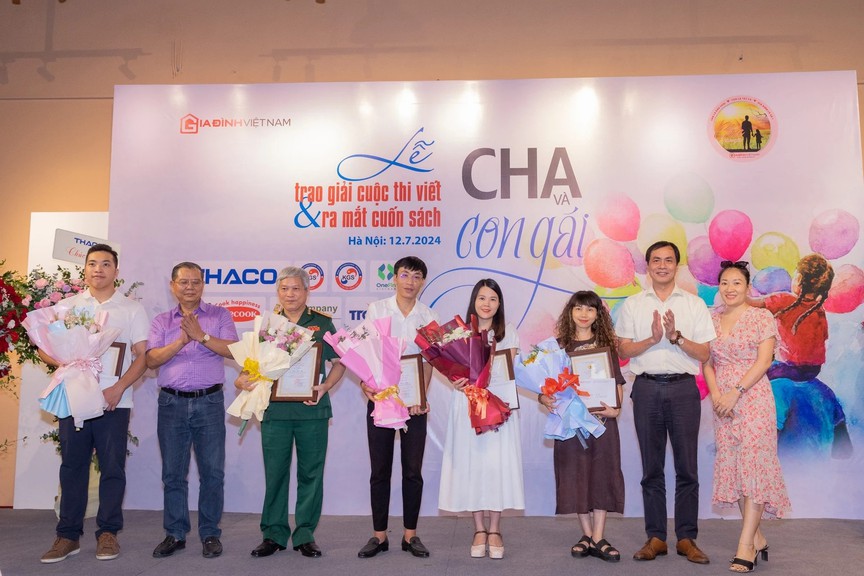 Trao giải cuộc thi viết "Cha và con gái": Tôn vinh giá trị nhân văn và tình cảm gia đình- Ảnh 7.