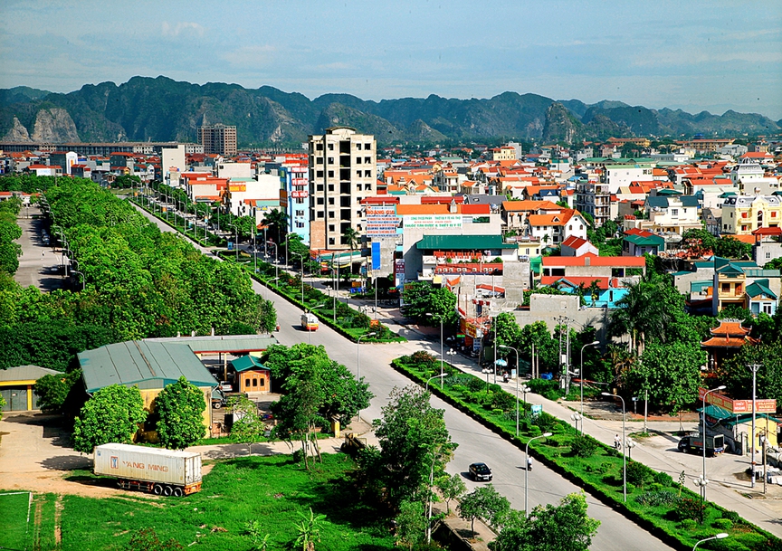 Ninh Bình: Đấu giá 134 thửa đất, thu về hơn 128 tỷ đồng- Ảnh 1.