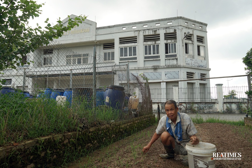 Hà Nội: Xây chợ lớn bỏ hoang đến xuống cấp, dân đi "chợ cóc" vỉa hè- Ảnh 5.