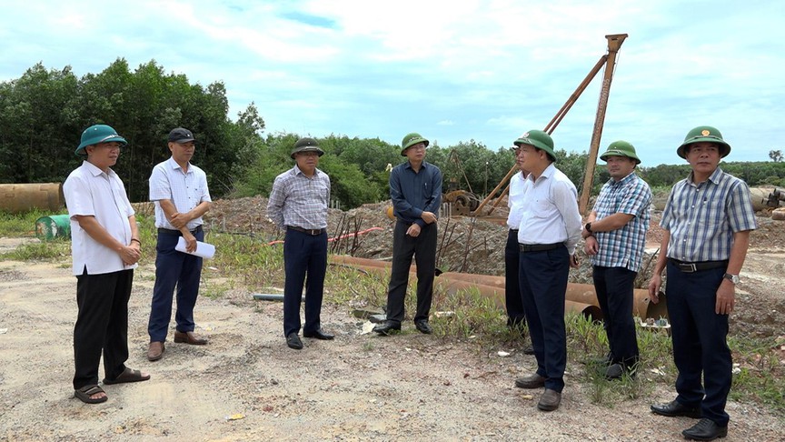 Quảng Trị: Tập trung nhân lực tận dụng thời tiết khô ráo đẩy nhanh tiến độ Dự án BIIG2- Ảnh 1.