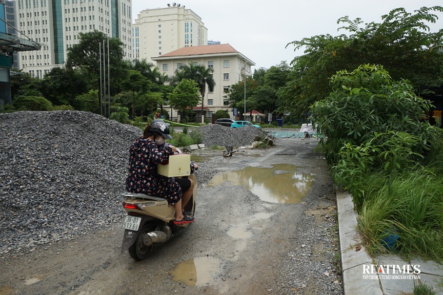 Hà Nội: Đoạn đường 200m trị giá hàng chục tỷ đồng vẫn dở dang sau 4 năm triển khai- Ảnh 19.