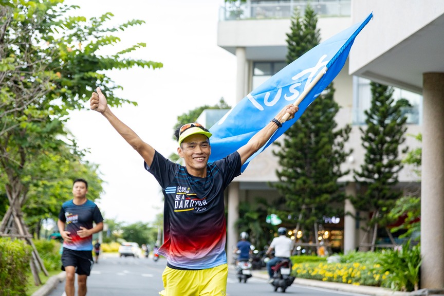 Dị nhân marathon xuyên Việt cùng Dare to run 2024 tạo nên kỳ tích- Ảnh 2.