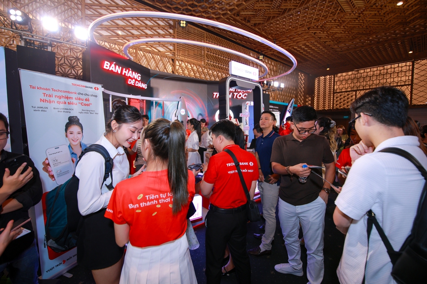 TikTok SMB Summit 2024: Techcombank công bố gói tiện ích dành riêng cho nhà bán hàng online- Ảnh 1.